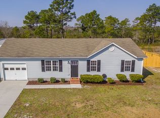 202 Mesquite Ln, Hubert, NC 28539