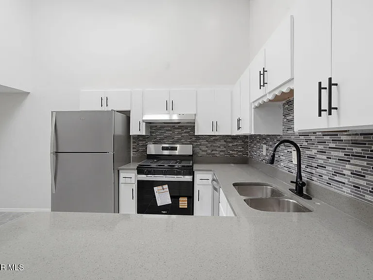 821 Los Lagos Way #A — Photo 7
