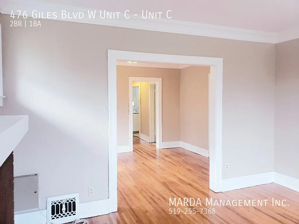 Freshly Remodeled 2 Bed/ 1 Bath Apt In Dt Windsor $950 +Hydro&Gas — Photo 3