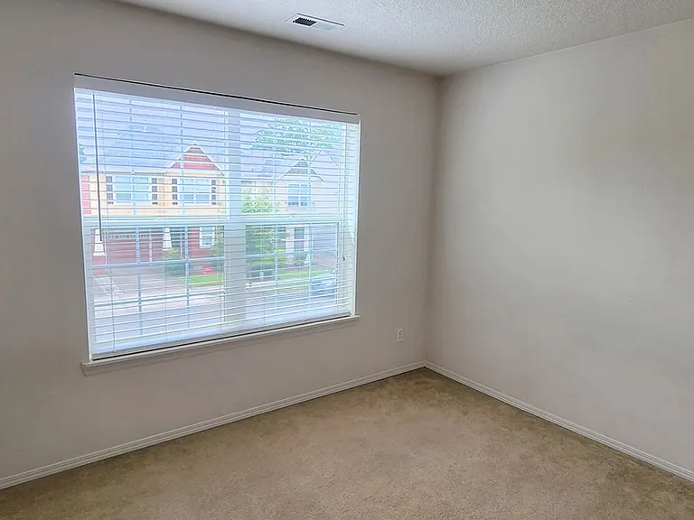 20781 SW Skiver St — Photo 24