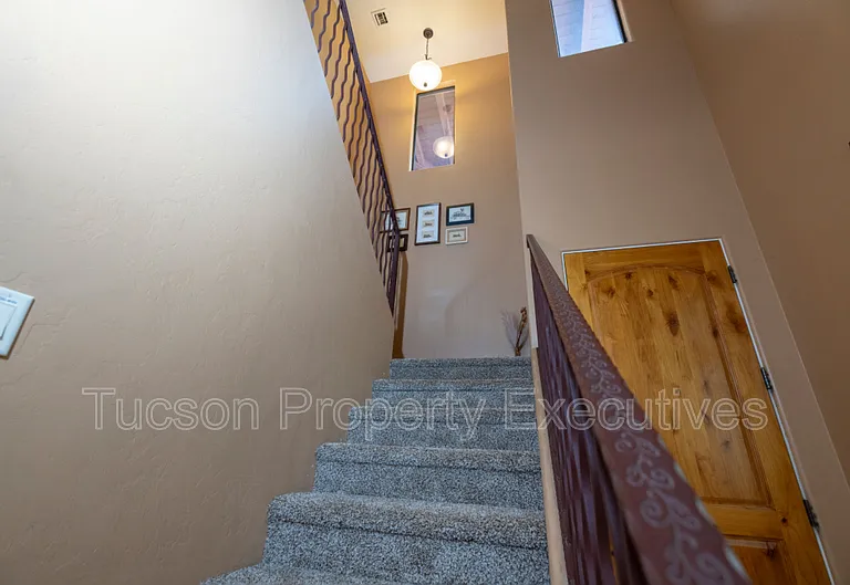 123 E Castlefield Cir — Photo 18