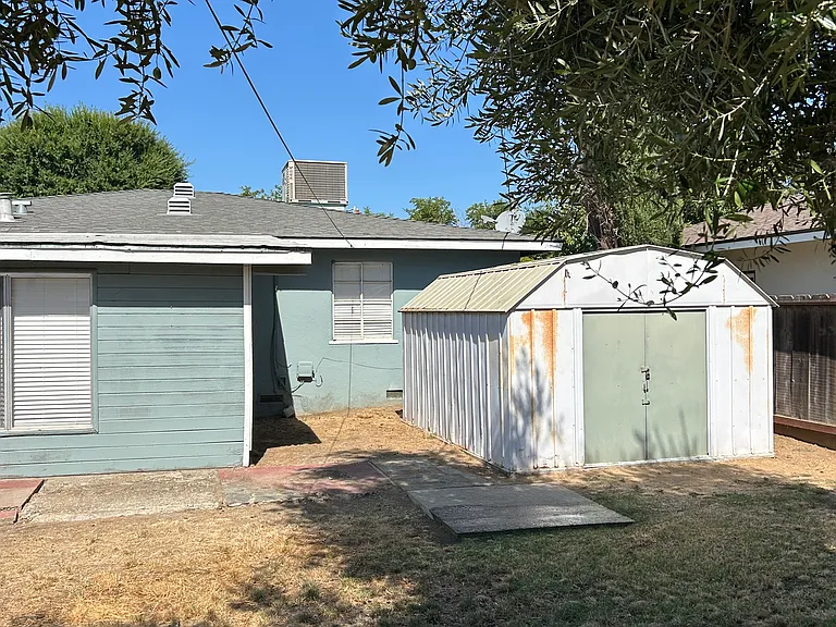 Fairview Ave — Photo 27