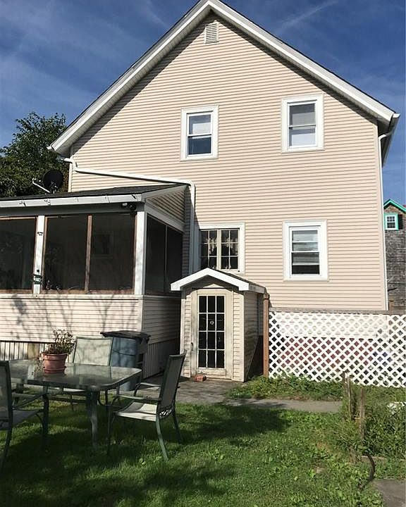 2nd image of 246 Metacom Ave