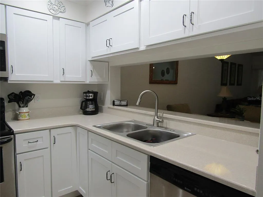 2 bed, 2.0 bath, 1073 sqft, $4,300 — Photo 4