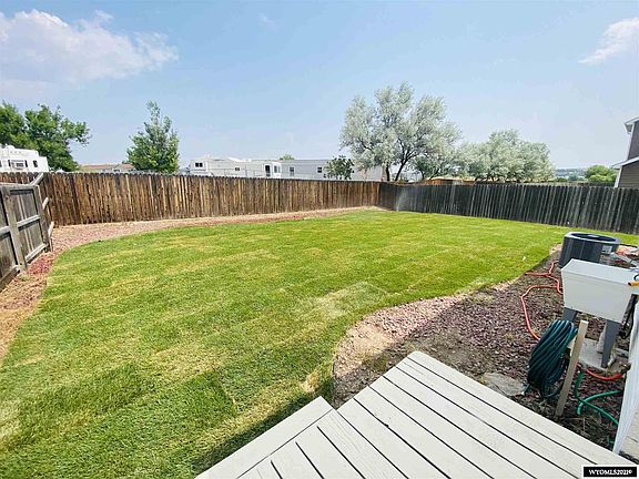 2nd image of 1150 Meadow Ln