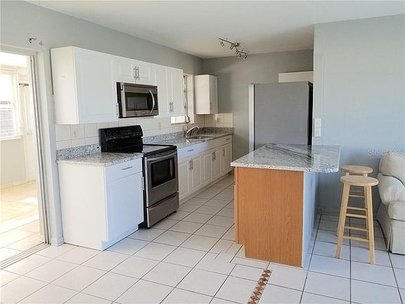 5th image of 22063 Marshall Ave