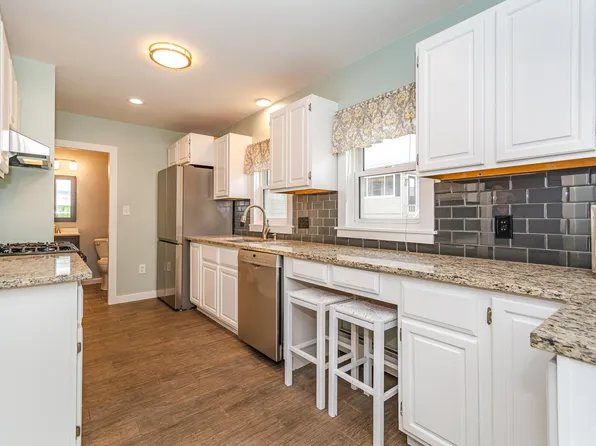 228 Pleasant St, Reading, MA 01867