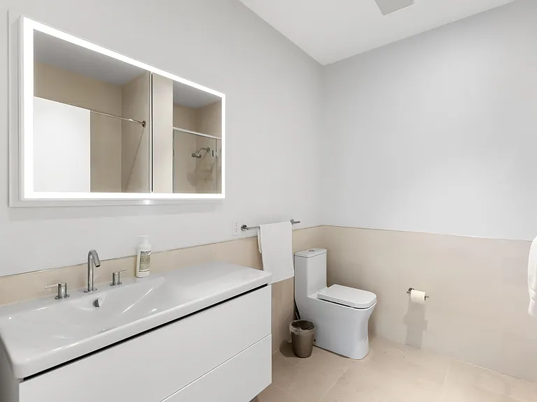 236 E 15th St #3 — Photo 19