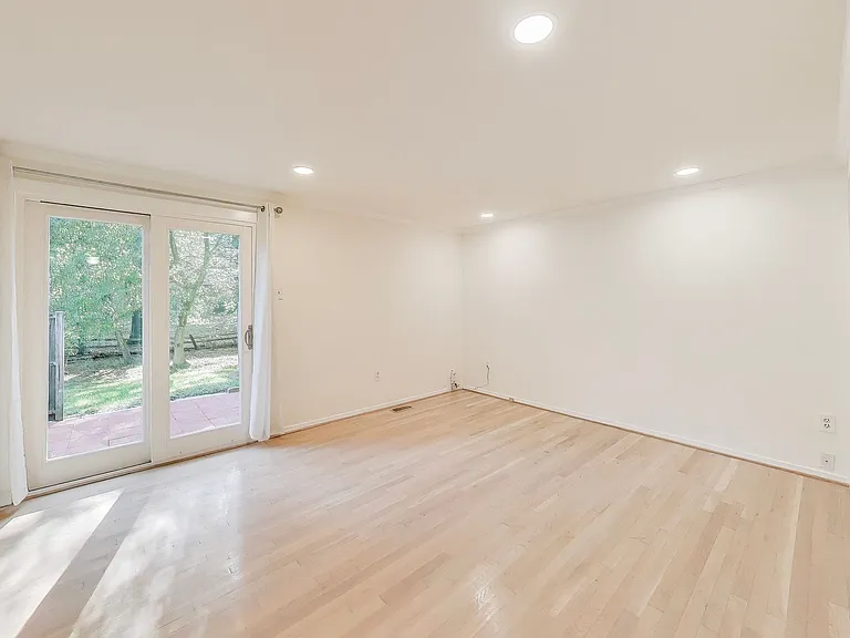 8932 Barrowgate Ct — Photo 3