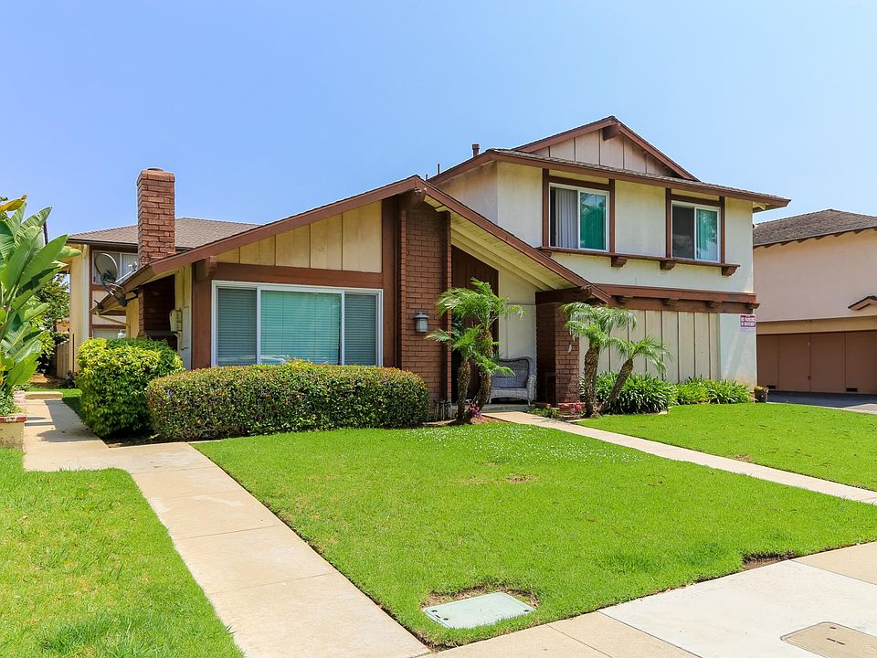 2 Story w/ Attached Garage