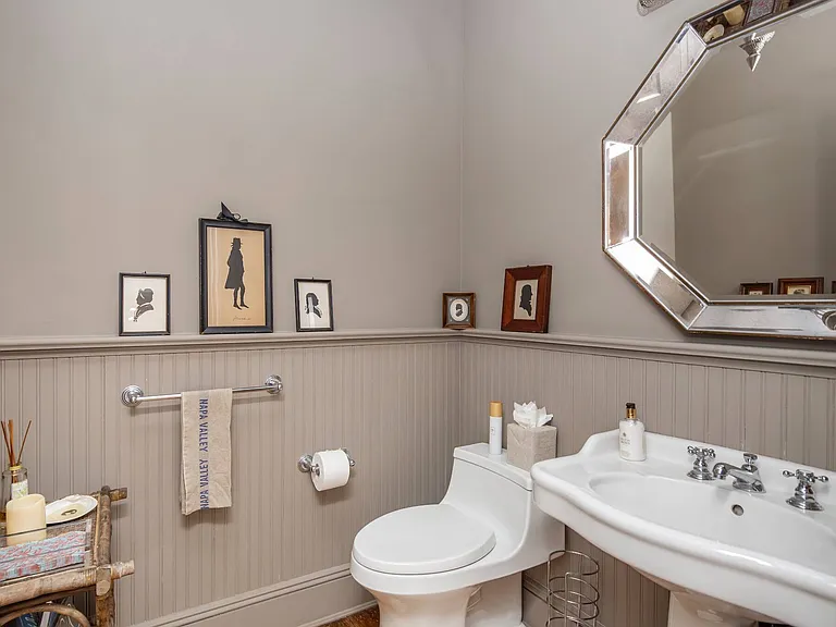 135 Meeting House Ln — Photo 12