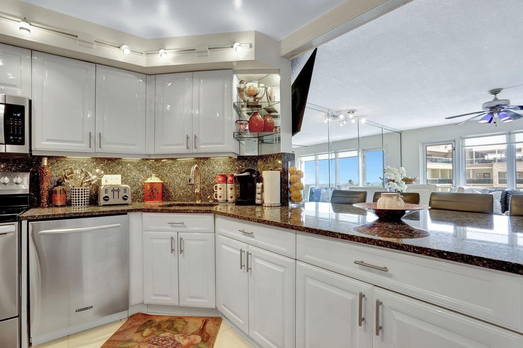 133 N Pompano Beach Blvd APT 504, photo 6