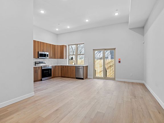5th image of 639 N 40th St #2