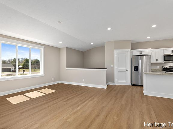 5th image of 3323 Babylon Rd