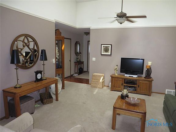 4th image of 7 Gatewood Dr