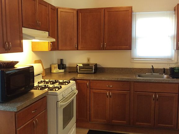 5th image of 605 Nassau St #1