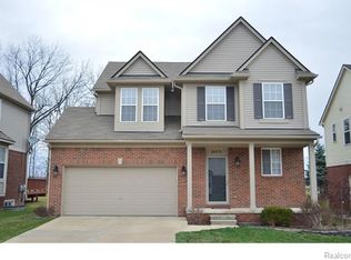 28276 Cottage Ln, New Hudson, MI 48165