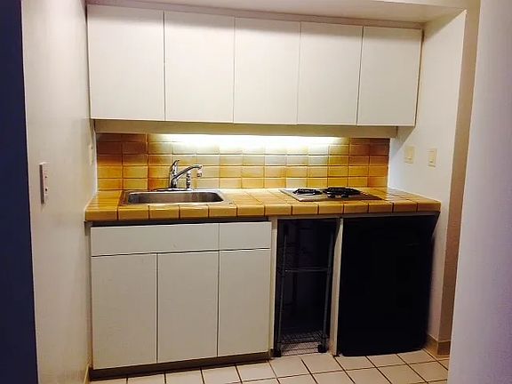 4th image of 1088 Bishop St
