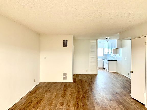 3rd image of 1235 N Hayworth Ave #6