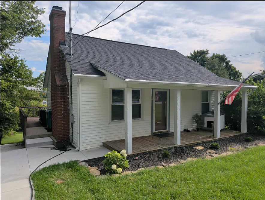 3 bed, 1.5 bath, 1008 sqft, $1,450 — Photo 2