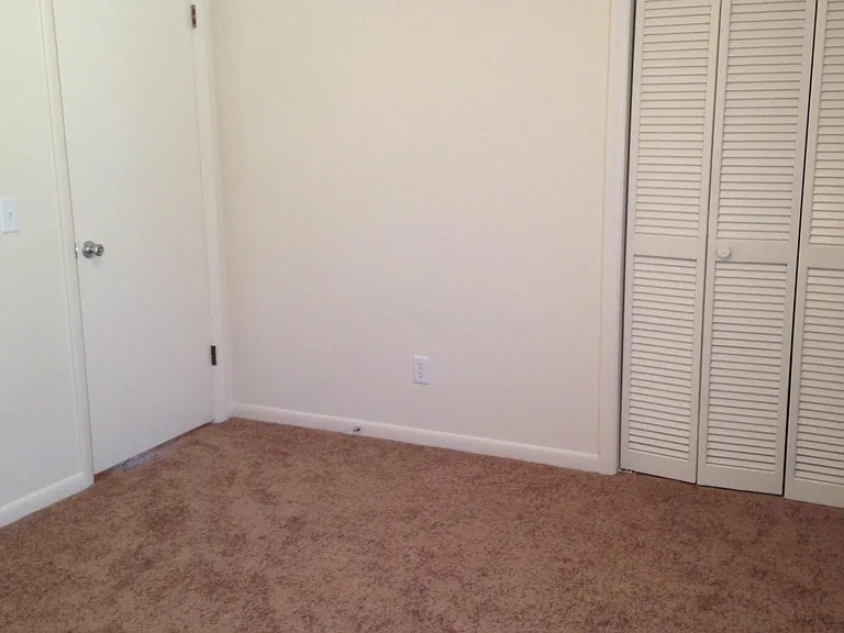 1325 W 12th St #C3 — Photo 18