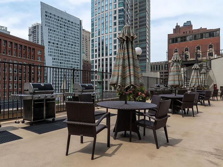 111 E Chestnut St #57G — Photo 15