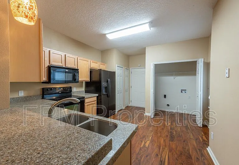 807 Scrub Jay Dr — Photo 12