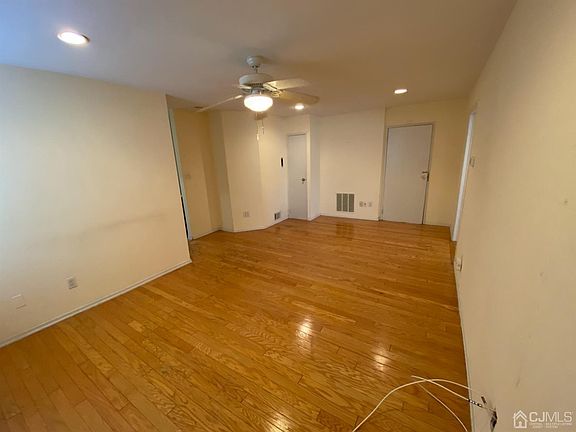 4th image of 7 Dartmouth Ave APT 2B