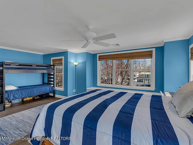 323 E Main St — Photo 24
