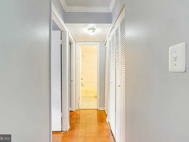 6139 Leesburg Pike #401 — Photo 10