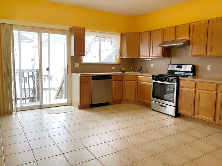 223 Clifton Ave — Photo 3