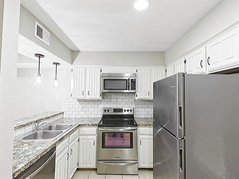889 Dublin Dr #D — Photo 14