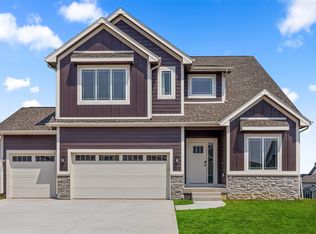 2228 Green Leaf Cir, Norwalk, IA 50211