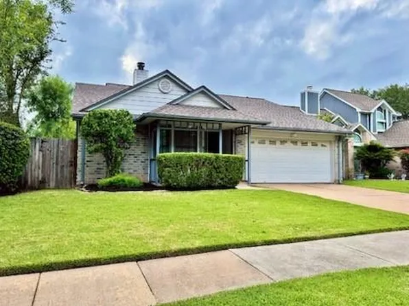 2018 Creek Valley Ln, Sugar Land, TX 77478