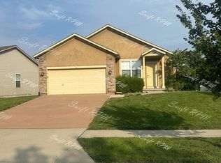 9030 Meadow View Dr #2, Lenexa, KS 66227