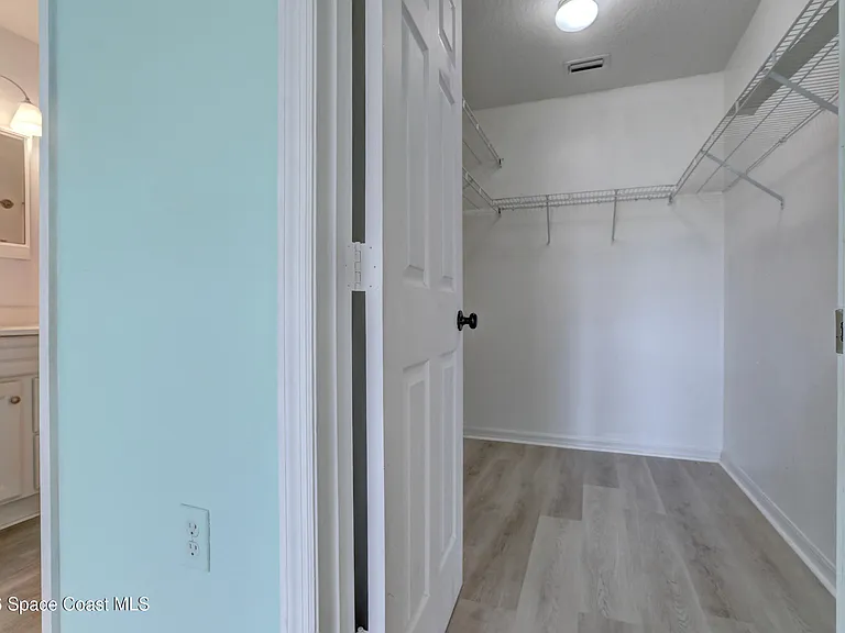 243 Dickens Ave — Photo 18