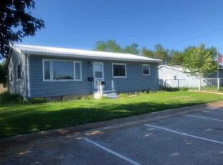 405 4th St NE, Oelwein, IA 50662