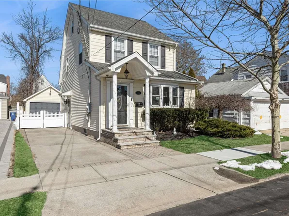 85 Harvard Street, Williston Park, NY 11596