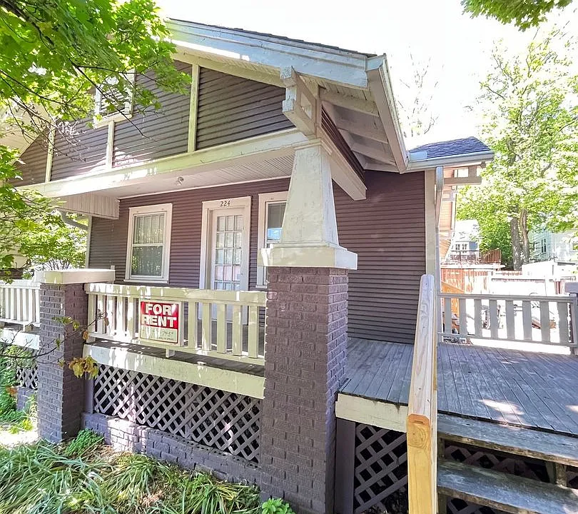224 W Watson St
