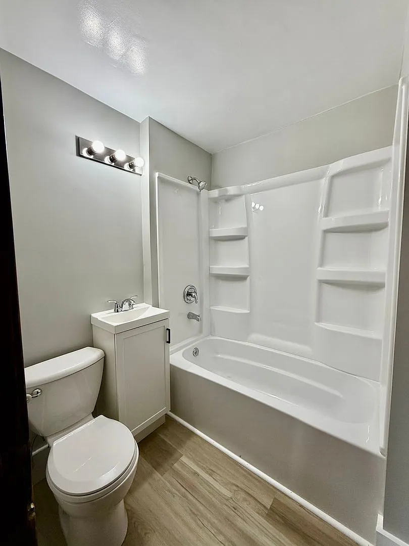 Cozy updated 2 Bedroom Single family home. — Photo 2