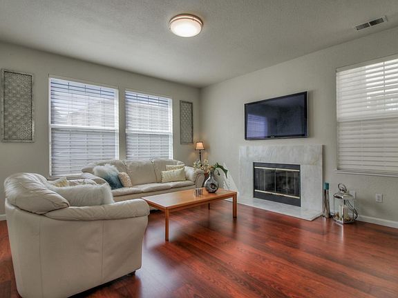 5th image of 568 Villa Centre Way