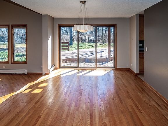 3rd image of 19823 Woodside Dr