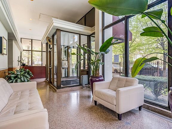 3rd image of 6701 S Crandon Ave #6D