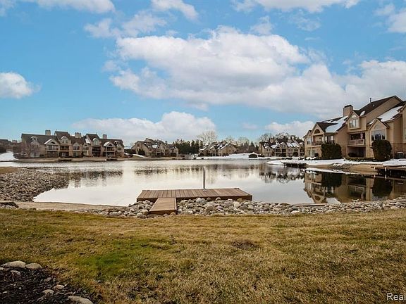 4th image of 18182 Blue Heron Dr W