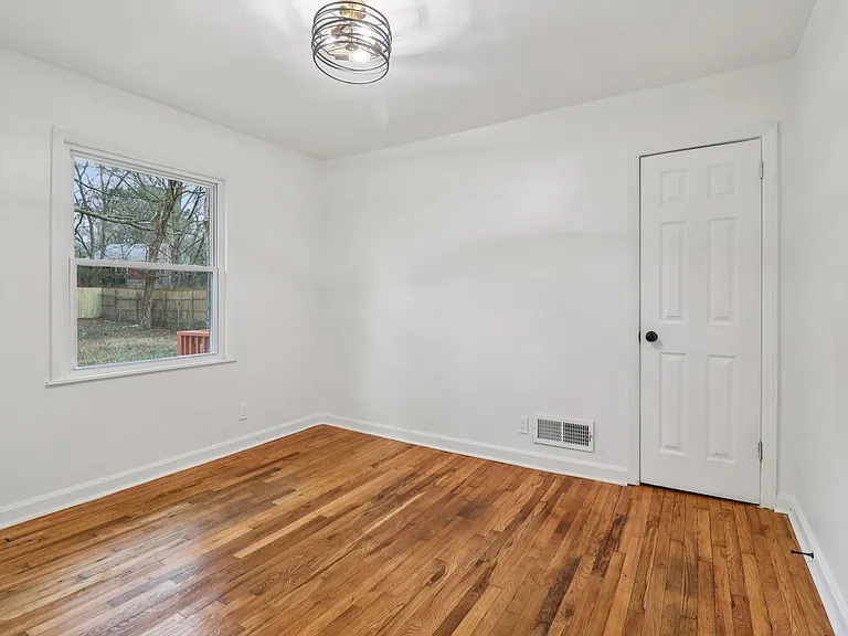 3159 Bobolink Dr — Photo 9