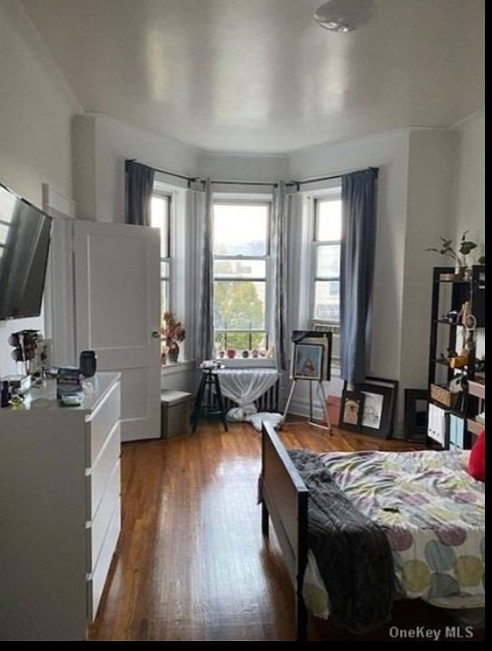 2nd image of 6144 Linden St
