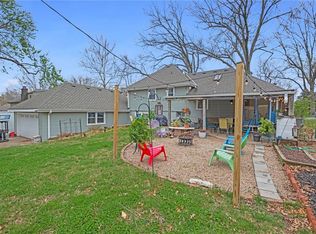 402 SW White Ridge Dr, Lees Summit, MO 64081