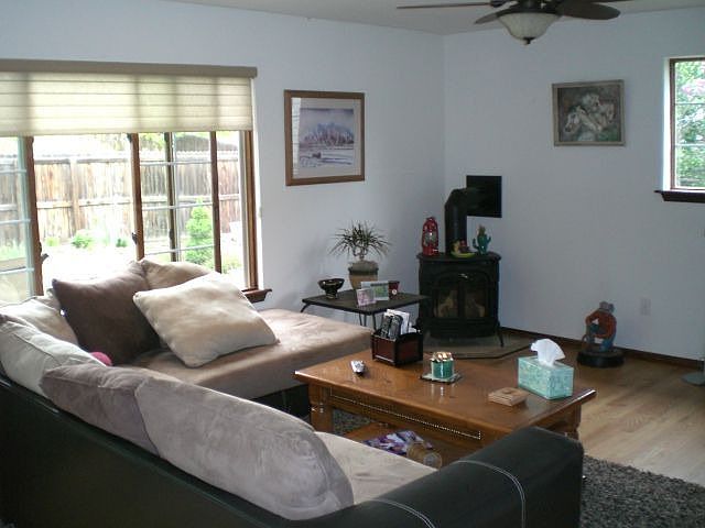 1st image of 935 W Yale Ct