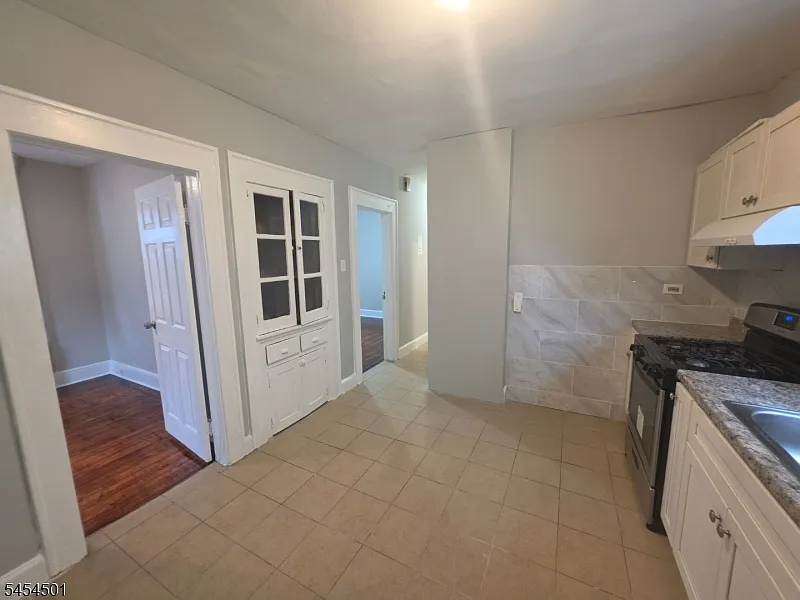 2 bed, 1.0 bath, $1,750 — Photo 4