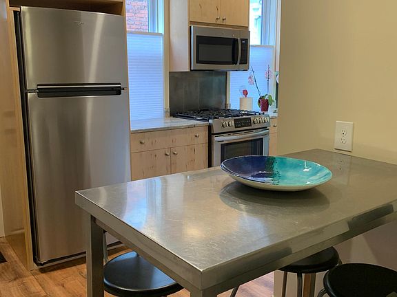 Eat in kitchen
